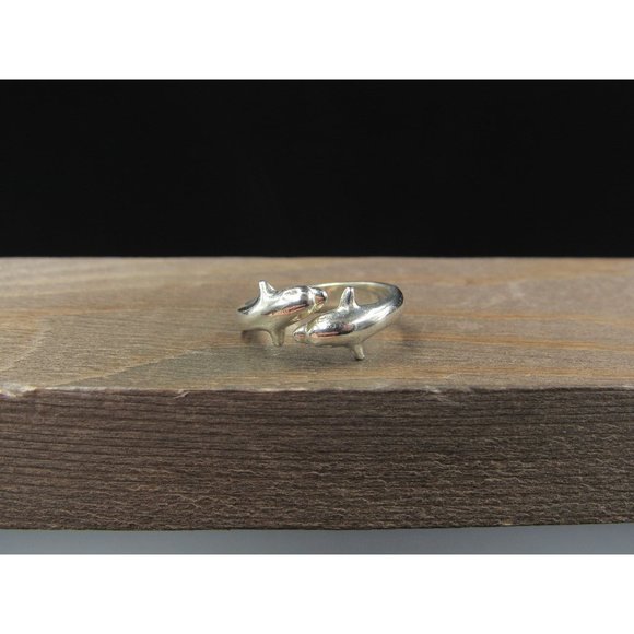 Size 5.5 Sterling Silver Double Dolphin Animal Band Ring - Picture 1 of 7